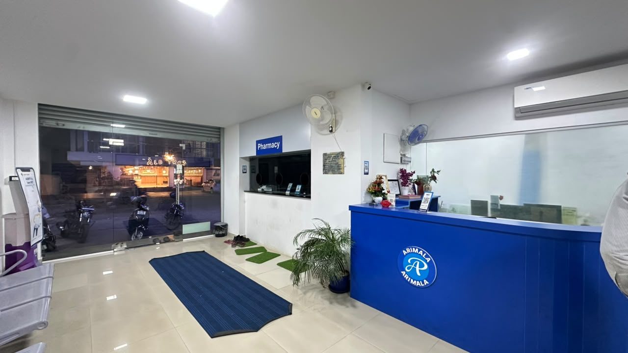 The front desk seen from the clinic entrance